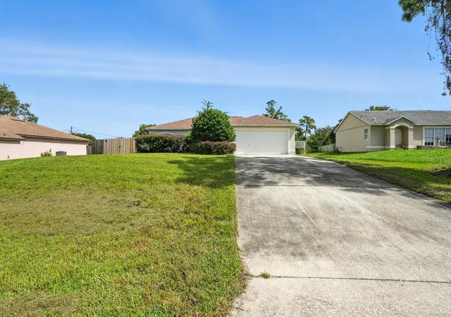 4th image of 3154 Lynnhaven St, Deltona, FL 32738 | MLS# V4944383