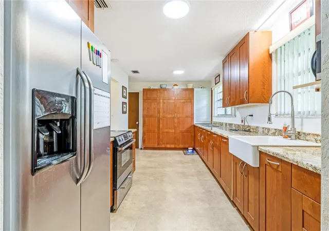 2nd image of 24 Oak St, Port Orange, FL 32127 | MLS# V4944392