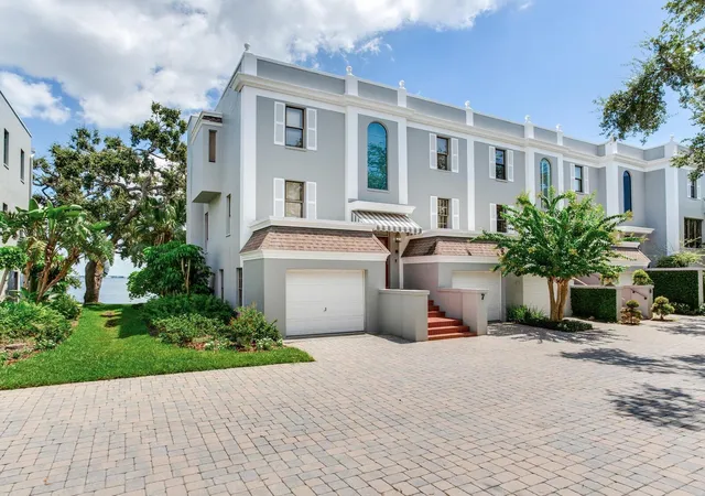 Homes for sale in Tampa, FL | 5010 Bayshore Blvd #7, Tampa, FL 33611 | MLS# TB8418456