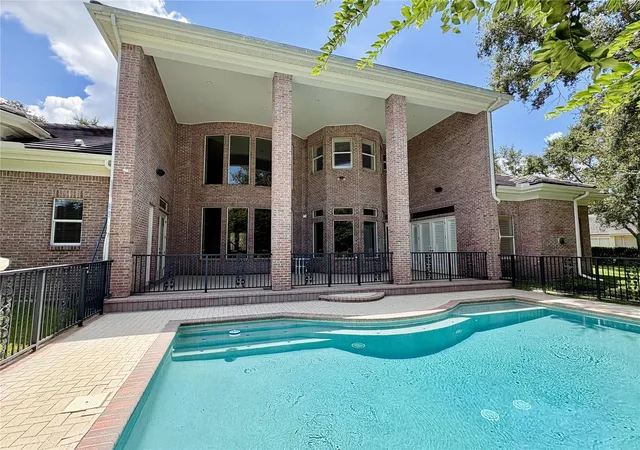 2nd image of 2817 Roehampton Close, Tarpon Springs, FL 34688 | MLS# TB8418473