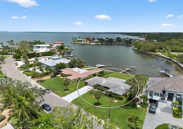 2nd image of 377 S Shore Dr, Sarasota, FL 34234 | MLS# A4662448