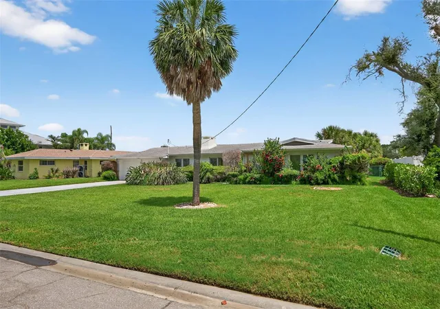 4th image of 377 S Shore Dr, Sarasota, FL 34234 | MLS# A4662448