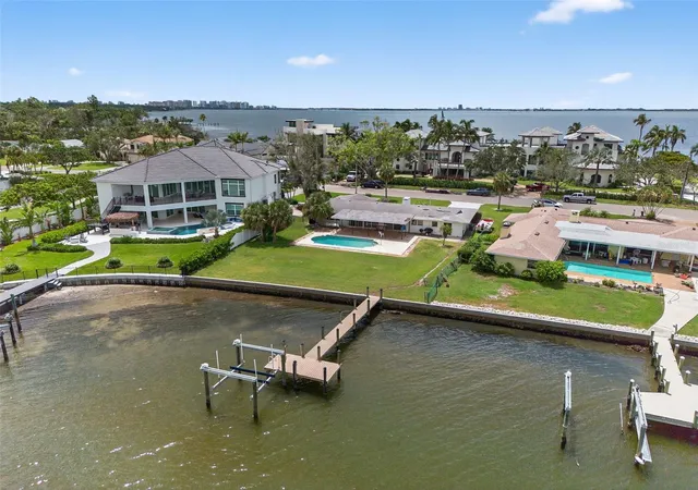 5th image of 377 S Shore Dr, Sarasota, FL 34234 | MLS# A4662448