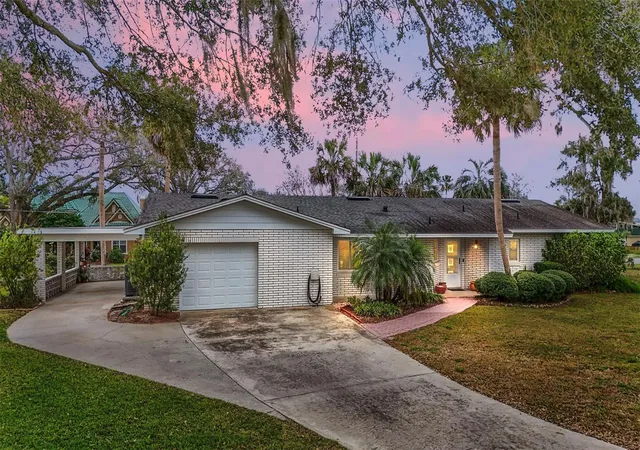 2nd image of 803 N Shore Dr, Leesburg, FL 34748 | MLS# O6336921