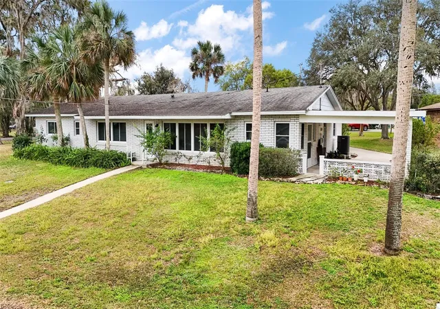 3rd image of 803 N Shore Dr, Leesburg, FL 34748 | MLS# O6336921
