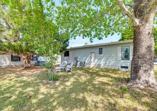 Photo 4 of Manufactured home for sale at 1224 Dustin Dr, Lady Lake, FL 32159 | MLS# OM707875 | Listing updated on 2026-09-29