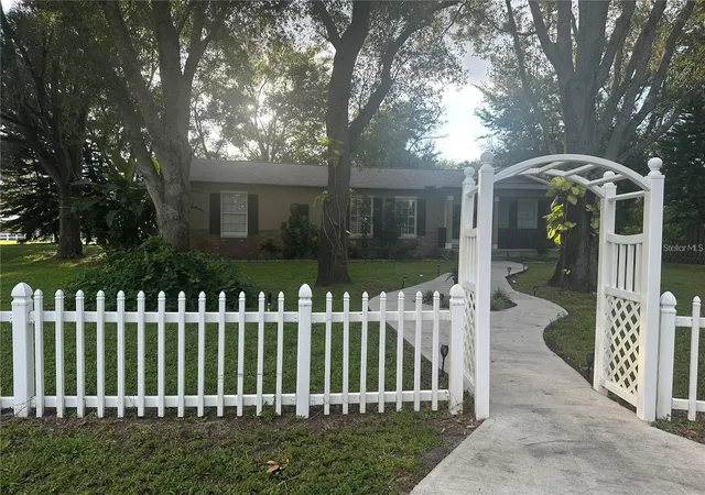 Photo 1 of Single family home for sale at 10520 Henderson Rd, Tampa, FL 33625 | MLS# TB8419027 | Listing updated on 2025-12-23