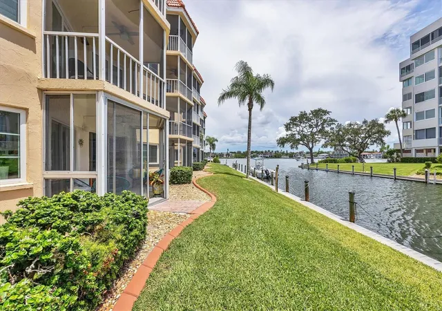 Homes for sale in Sarasota, FL | 1350 N Portofino Dr #107, Sarasota, FL 34242 | MLS# A4662545