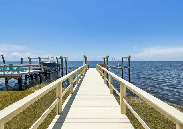 Homes for sale in New Port Richey, FL | 5101 Westshore Dr, New Port Richey, FL 34652 | MLS# W7878297