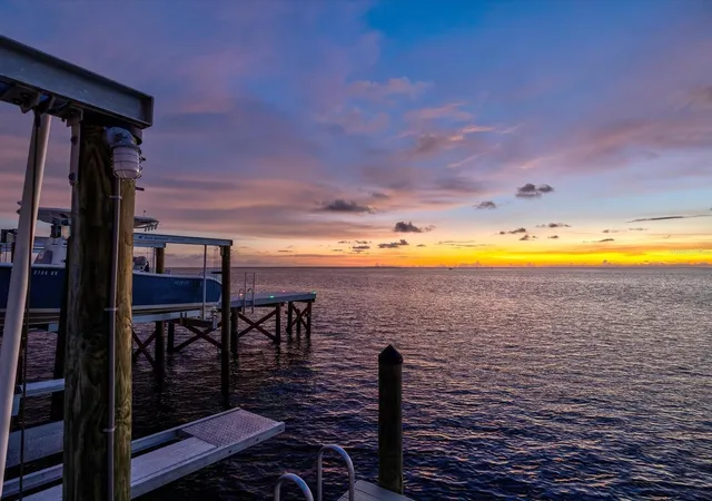 Homes for sale in New Port Richey, FL | 5101 Westshore Dr, New Port Richey, FL 34652 | MLS# W7878297