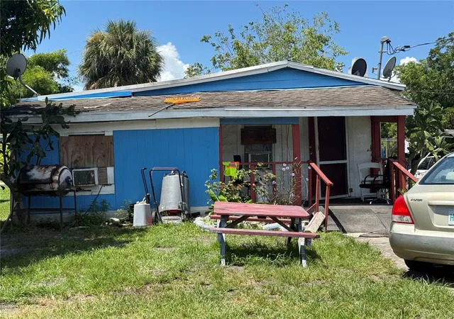 2nd image of 810 Person St, Kissimmee, FL 34741 | MLS# S5133165
