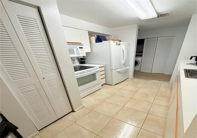 3rd image of 3001 58Th Ave S #1002, St Petersburg, FL 33712 | MLS# TB8419856