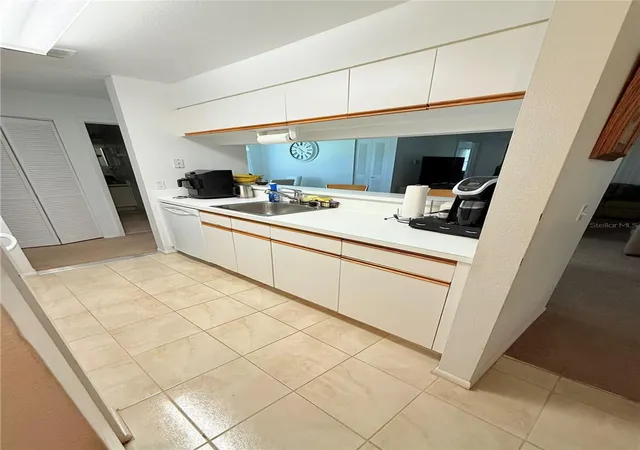 4th image of 3001 58Th Ave S #1002, St Petersburg, FL 33712 | MLS# TB8419856