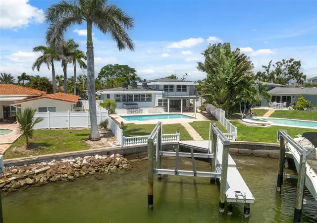 Photo 3 of Single family home for sale at 900 79th Street S, St Petersburg, FL 33707 | MLS# TB8420103 | Listing updated on 2026-09-26