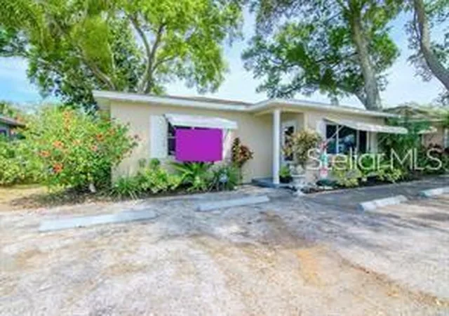 Homes for sale in Gulfport, FL | 5617 Gulfport Blvd S, Gulfport, FL 33707 | MLS# TB8420149