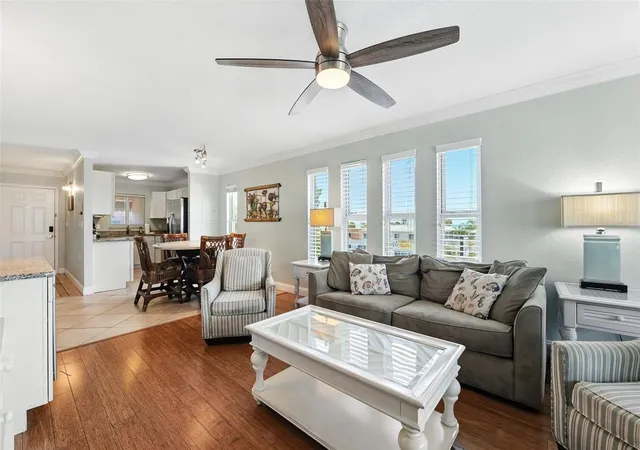 4th image of 10265 Gulf Blvd, Treasure Island, FL 33706