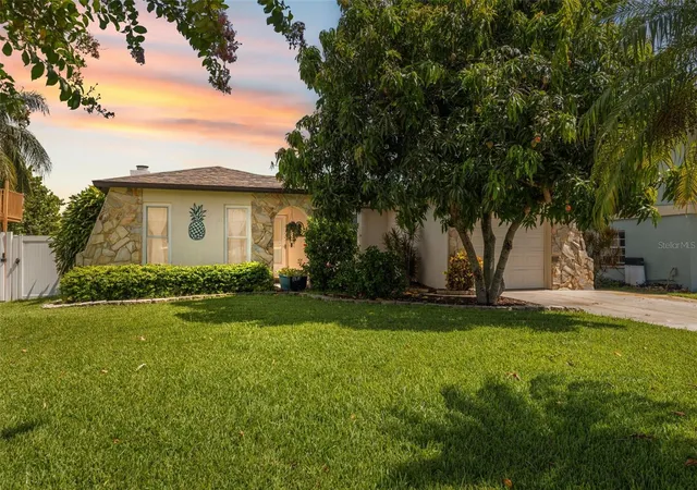 Photo 2 of Single family home for sale at 7711 Hatteras Dr, Hudson, FL 34667 | MLS# W7878370 | Listing updated on 2026-09-12