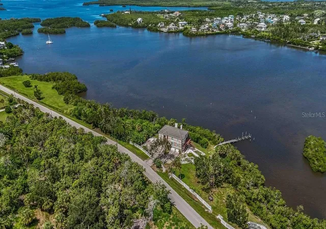 Homes for sale in Terra Ceia, FL | 1460 Bayshore Dr, Terra Ceia, FL 34250 | MLS# A4662872