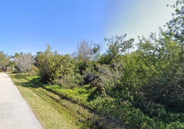 Photo 2 of Land for sale at Yacht Clb Dr, Venice, FL 34293 | MLS# V4944481 | Listing updated on 2026-10-20