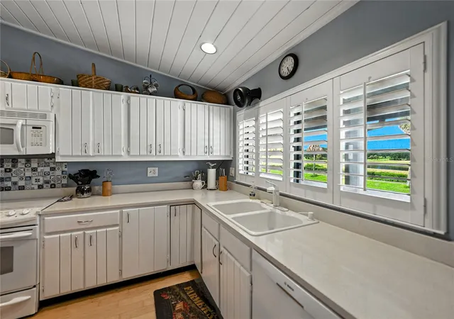 4th image of 9201 Vlg Dr, LAKE WALES, FL 33898