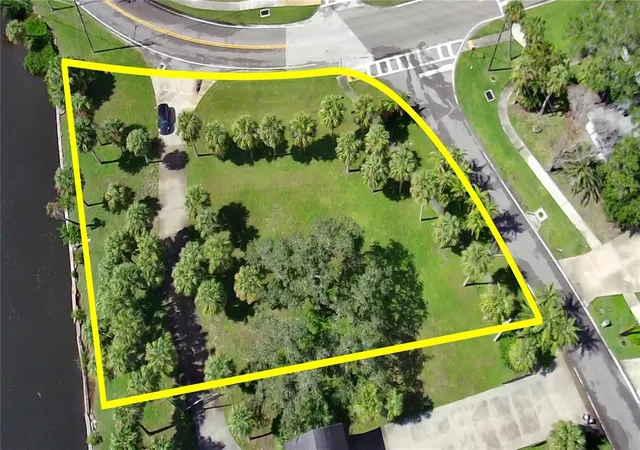 2nd image of 28 N Park Ave, Tarpon Springs, FL 34689 | MLS# W7878465