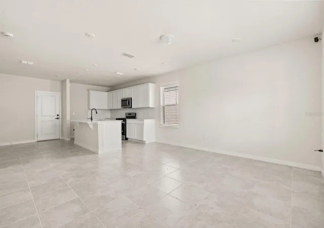 Photo 2 of Single family home for sale at 4066 Feather Tree Dr, Apopka, FL 32712 | MLS# O6339045 | Listing updated on 2026-10-09