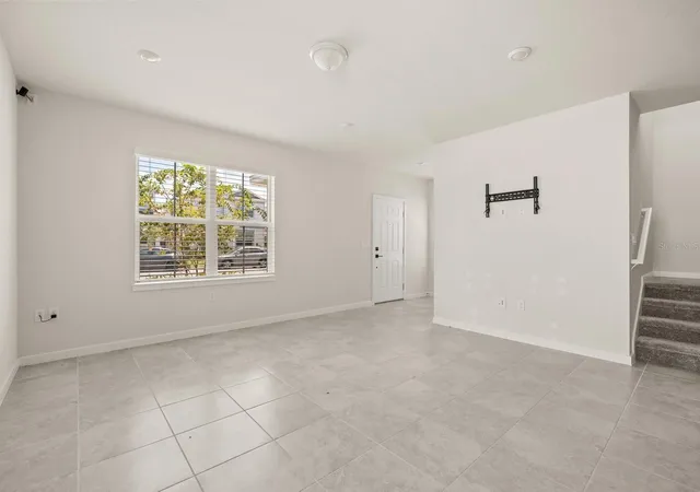 Photo 3 of Single family home for sale at 4066 Feather Tree Dr, Apopka, FL 32712 | MLS# O6339045 | Listing updated on 2026-10-09