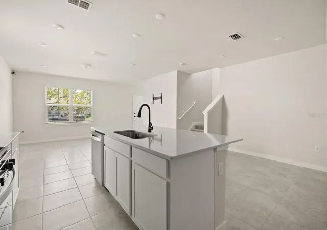 Photo 4 of Single family home for sale at 4066 Feather Tree Dr, Apopka, FL 32712 | MLS# O6339045 | Listing updated on 2026-10-09