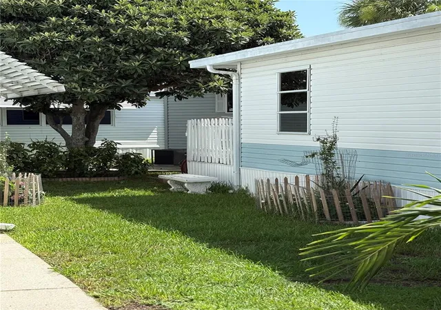 Photo 3 of Manufactured home for sale at 9000 Us Hwy 192 #565, Clermont, FL 34714 | MLS# G5101335 | Listing updated on 2026-09-29