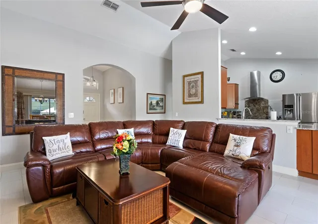 3rd image of 300 Kings Way, Davenport, FL 33897 | MLS# S5133463