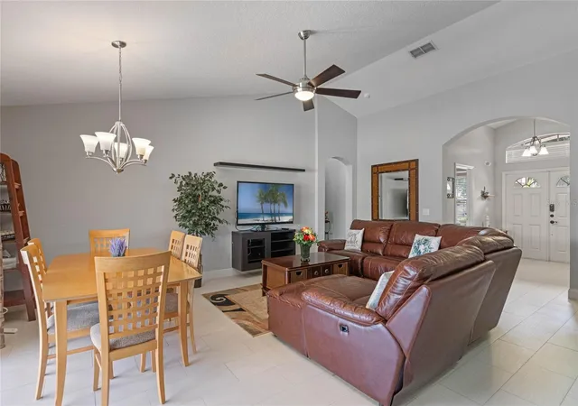 4th image of 300 Kings Way, Davenport, FL 33897 | MLS# S5133463