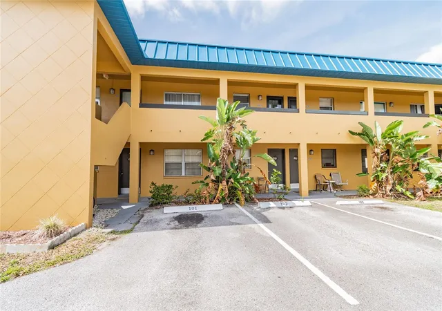 2nd image of 439 S Paula Dr, DUNEDIN, FL 34698