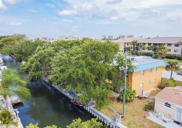 3rd image of 439 S Paula Dr #202, Dunedin, FL 34698 | MLS# TB8422357