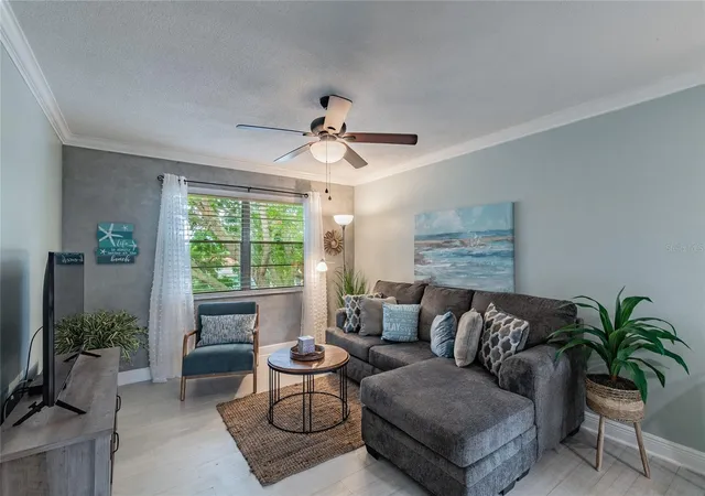 4th image of 439 S Paula Dr #202, Dunedin, FL 34698 | MLS# TB8422357