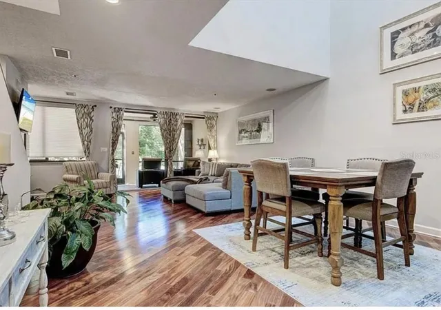 2nd image of 1926 Harbourside Dr #1302, Longboat Key, FL 34228 | MLS# TB8422578