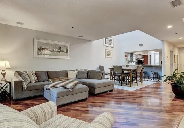 3rd image of 1926 Harbourside Dr, LONGBOAT KEY, FL 34228
