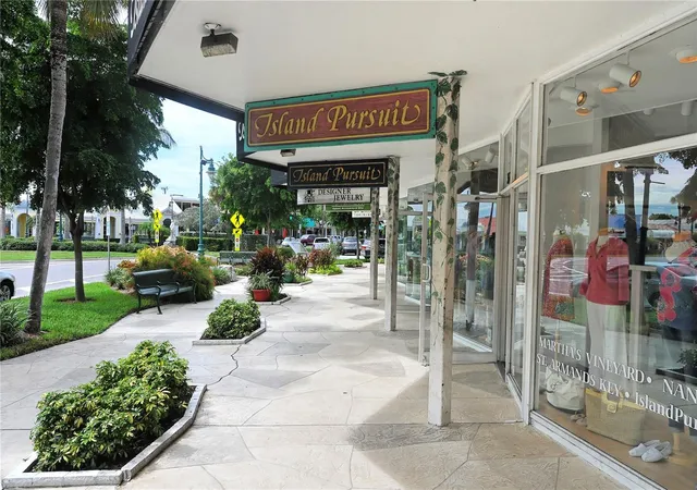2nd image of 771 John Ringling Blvd, SARASOTA, FL 34236