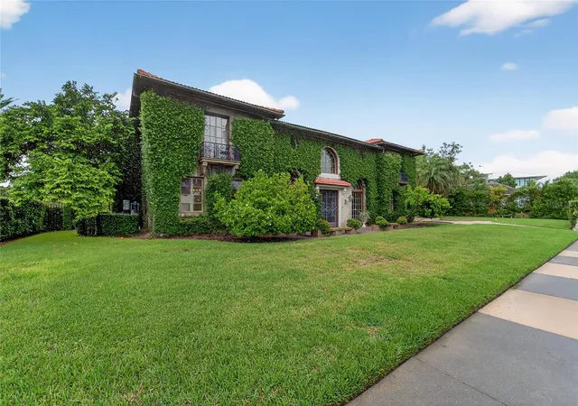 Photo 3 of Mansion for sale at 301 Caspian St, Tampa, FL 33606 | MLS# TB8422893 | Listing updated on 2026-09-26