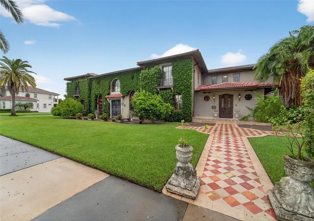 Photo 3 of Single family home for sale at 301 Caspian St, Tampa, FL 33606 | MLS# TB8422893 | Listing updated on 2026-10-10