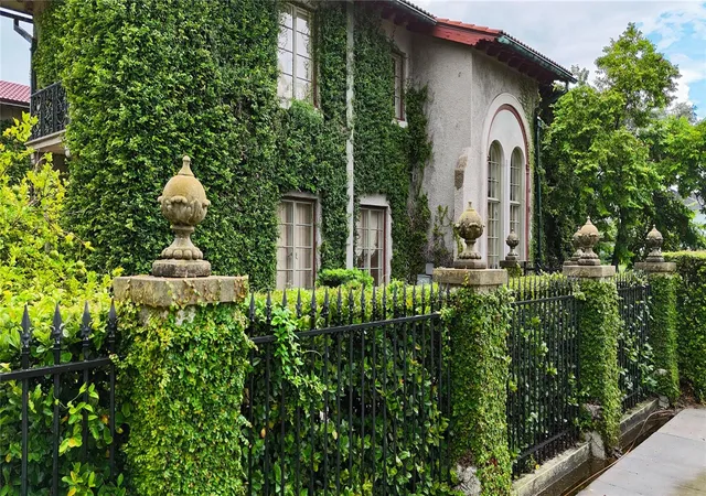 Photo 4 of Single family home for sale at 301 Caspian St, Tampa, FL 33606 | MLS# TB8422893 | Listing updated on 2026-10-10