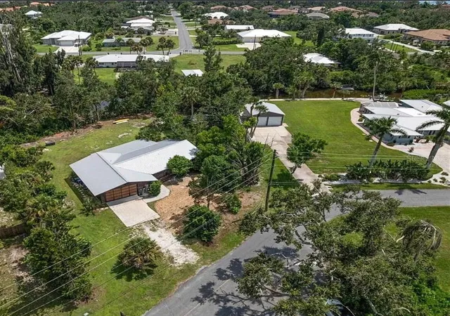 2nd image of 217 Charles Dr, Nokomis, FL 34275 | MLS# A4663673