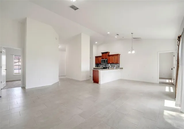 4th image of 228 Amesbury Ln, Kissimmee, FL 34758 | MLS# O6340552
