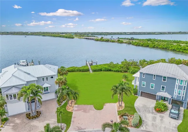 2nd image of 5539 2nd Avenue Cir W, Palmetto, FL 34221 | MLS# A4663830