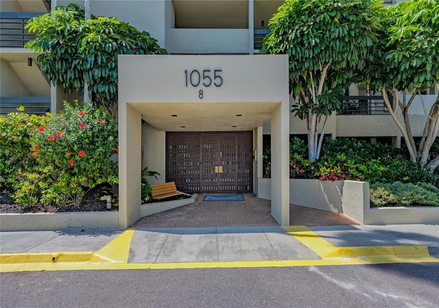 3rd image of 1055 Gulf Of Mexico Dr #504, Longboat Key, FL 34228 | MLS# A4663883