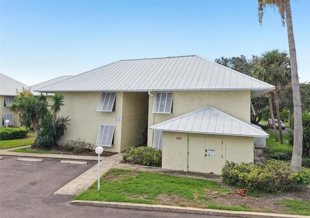 2nd image of 7300 Sunshine Skyway Ln S, ST PETERSBURG, FL 33711