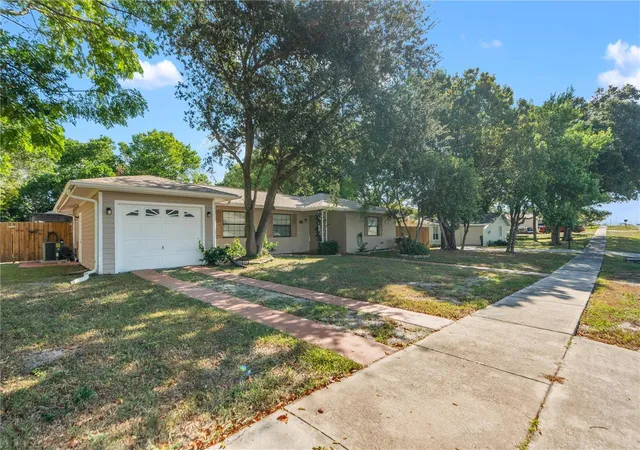 Photo 2 of Single family home for sale at 7369 Tarrytown Dr, Spring Hill, FL 34606 | MLS# W7878699 | Listing updated on 2026-09-02