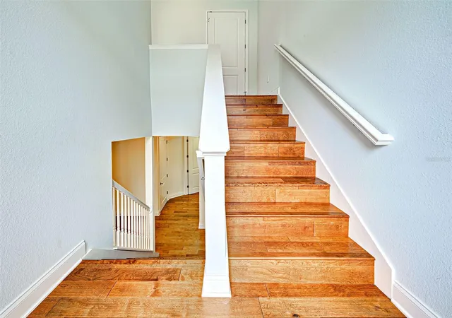 Listing Photo 4 - Condo for sale in building located at 445 Nokomis Ave S, Venice, FL 34285 - Unit #210