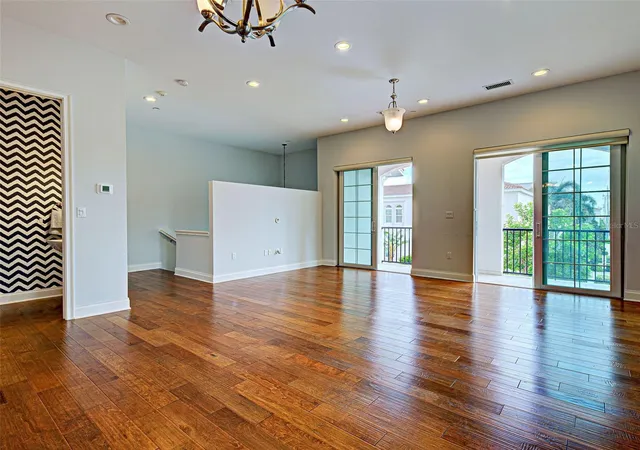 Listing Photo 5 - Condo for sale in building located at 445 Nokomis Ave S, Venice, FL 34285 - Unit #210