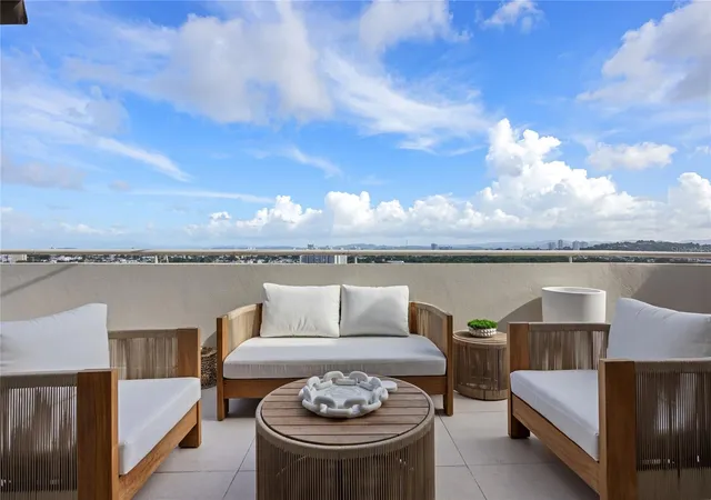 Homes for sale in Guaynabo, PR | 225 Road No 2, Villa Caparra Plaza #PH-3, Guaynabo, PR 00966 | MLS# PR9115862