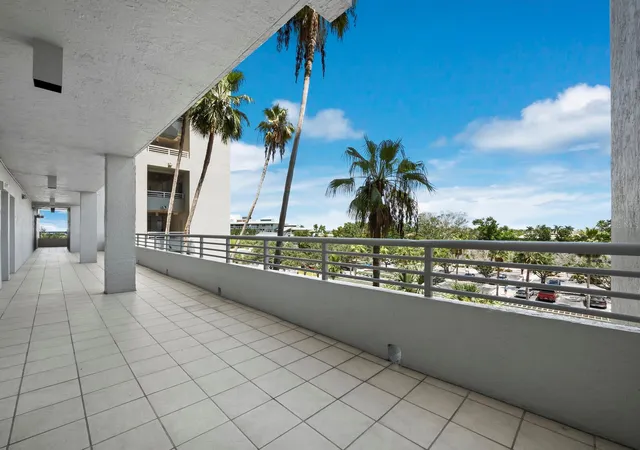 Homes for sale in Longboat Key, FL | 210 Sands Point Rd #2405, Longboat Key, FL 34228 | MLS# A4664039